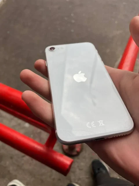 iPhone SE 2020 64GB - Умные часы в Пермь
