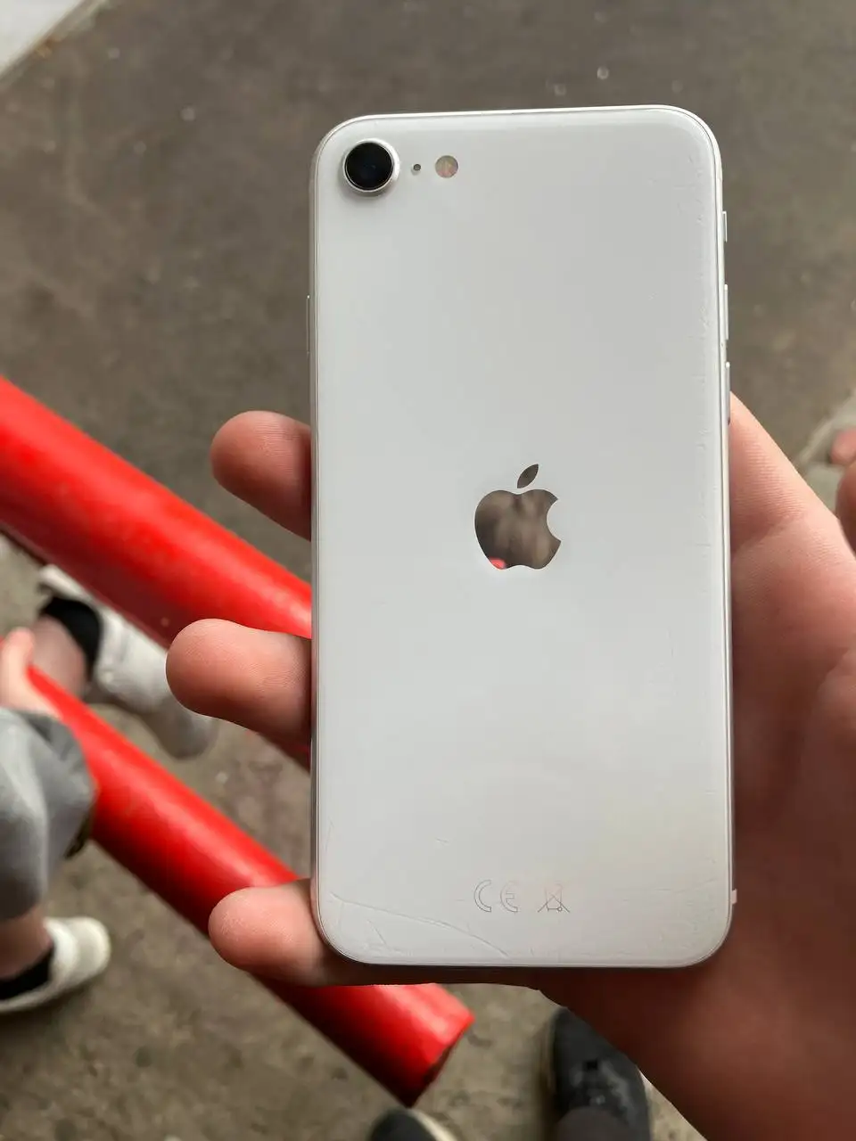 iPhone SE 2020 64GB - Смартфоны (Электроника) в Пермь