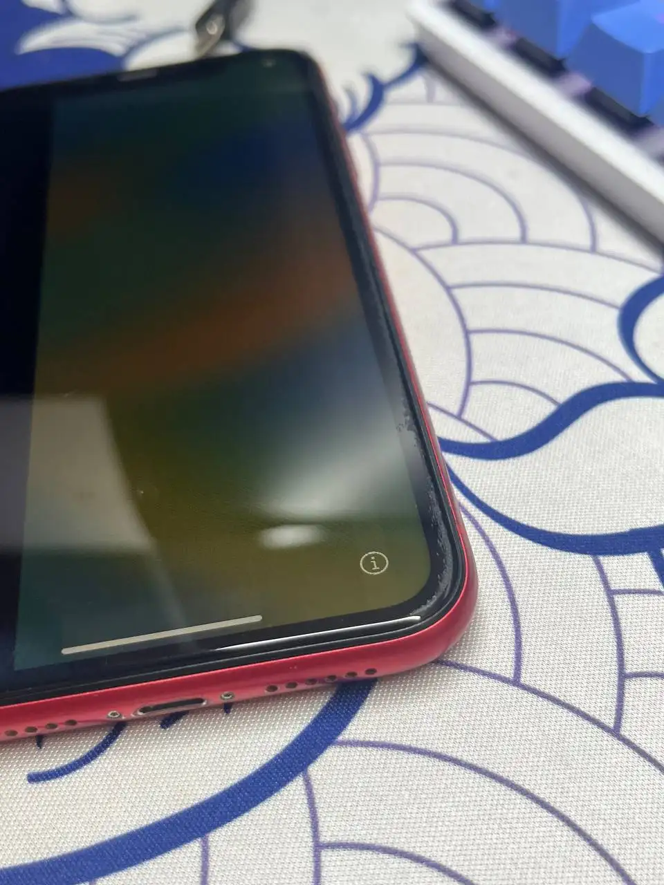 Продам iPhone 11 Product Red (разбита матрица) - Смартфоны и гаджеты (Электроника) в Пермь