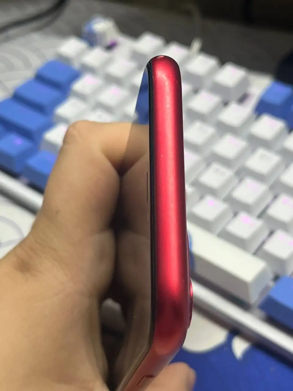 Продам iPhone 11 Product Red (разбита матрица) - Смартфоны и гаджеты (Электроника) в Пермь
