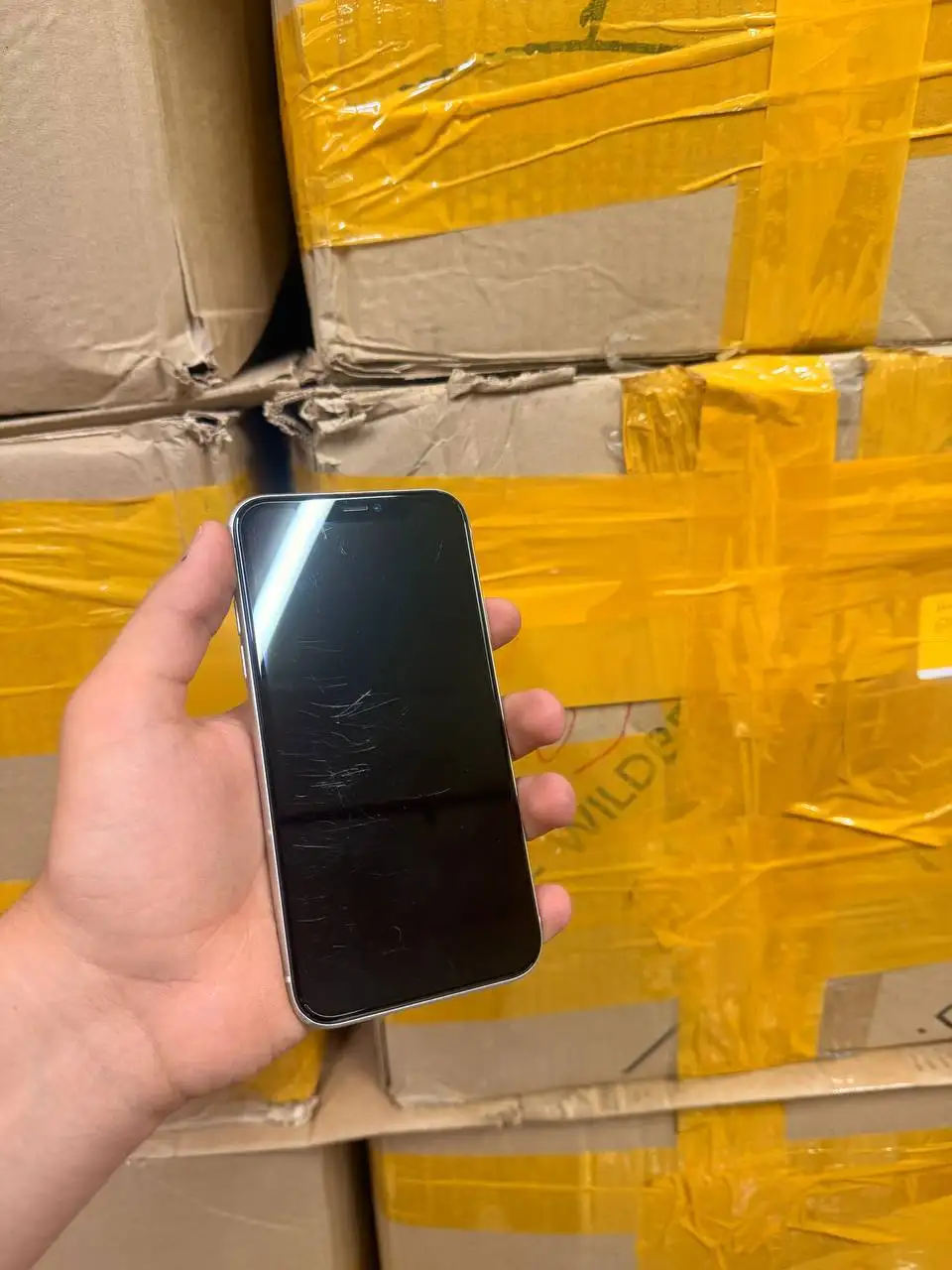 Обменяю iPhone 11 white на модель выше - Электроника в Пермь
