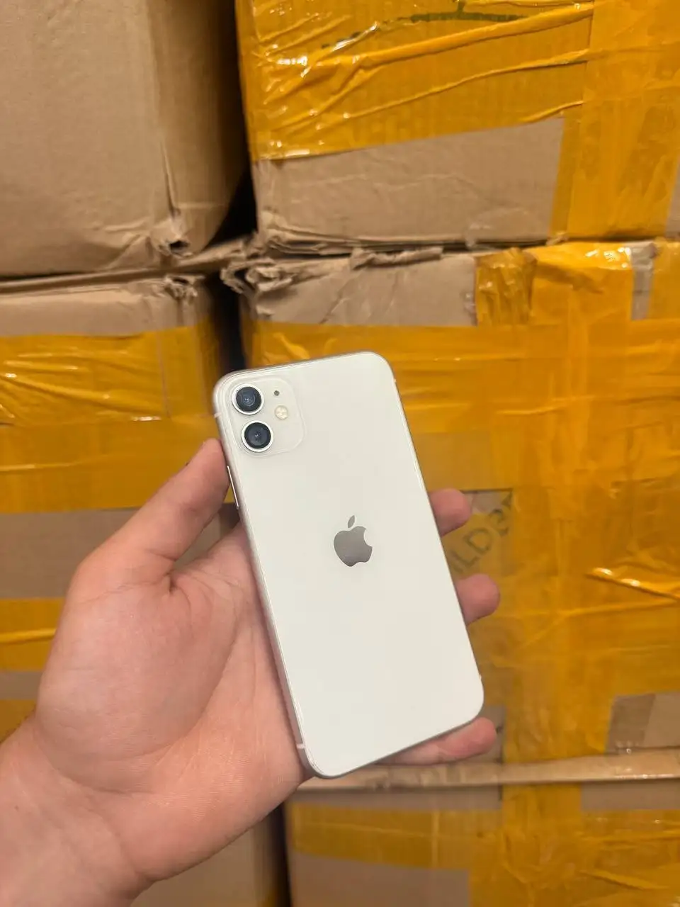 Обменяю iPhone 11 white на модель выше - Электроника в Пермь