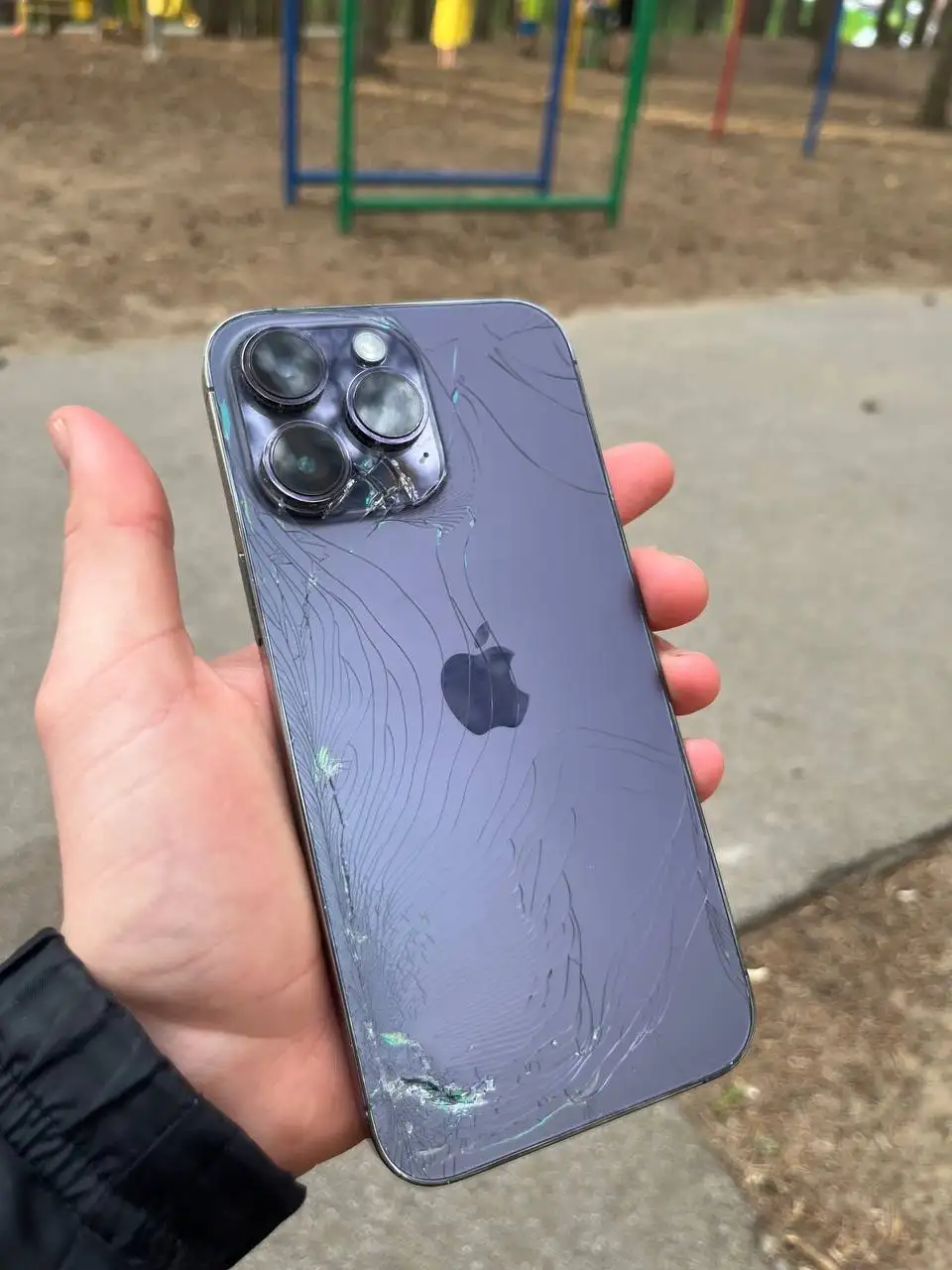 iPhone 14 Pro Max 128 ГБ с разбитой крышкой - Смартфоны и гаджеты (Электроника) в Пермь
