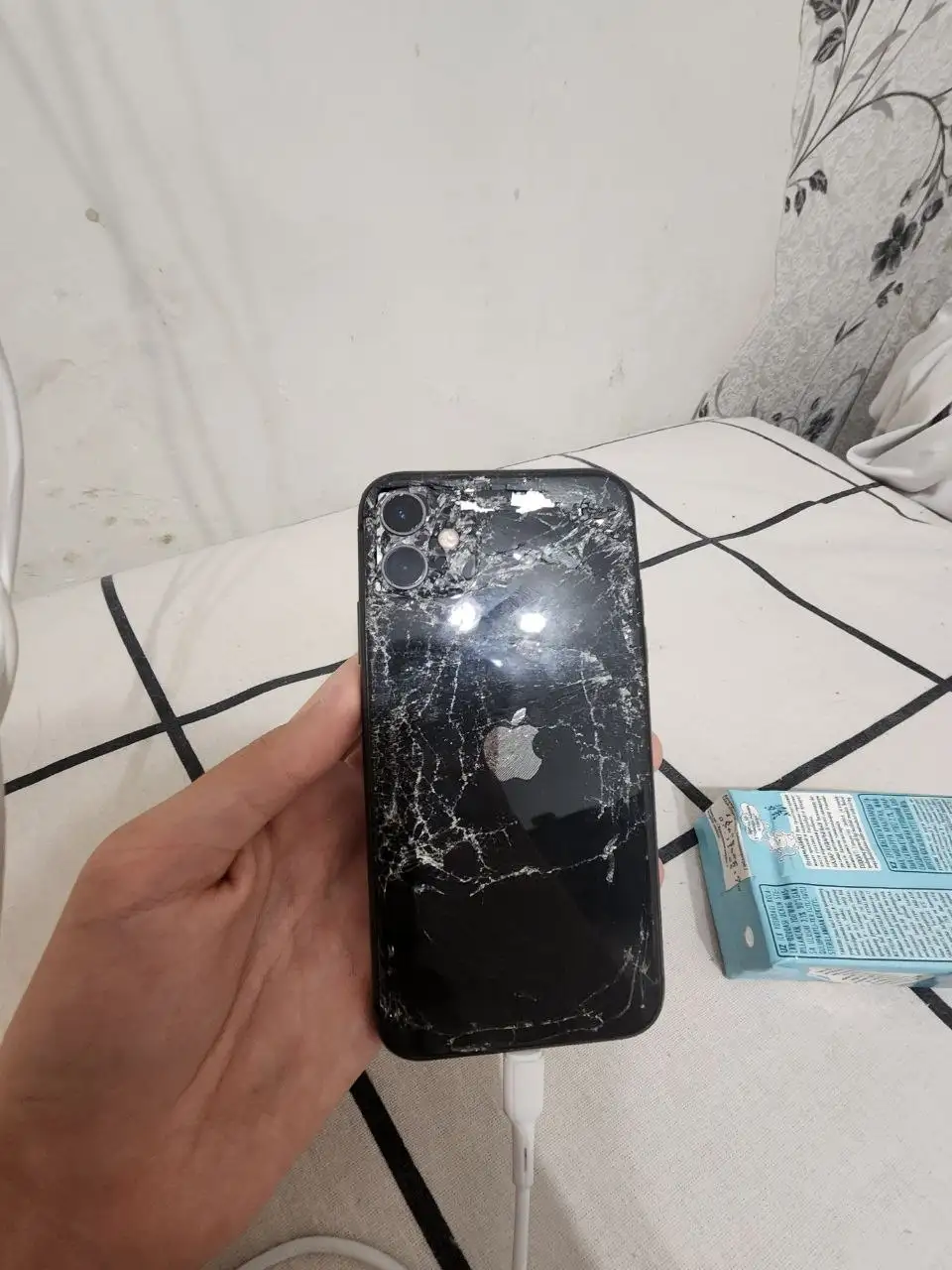 Продам на запчасти iPhone 11 - Мобильные телефоны и аксессуары (Электроника) в Пермь
