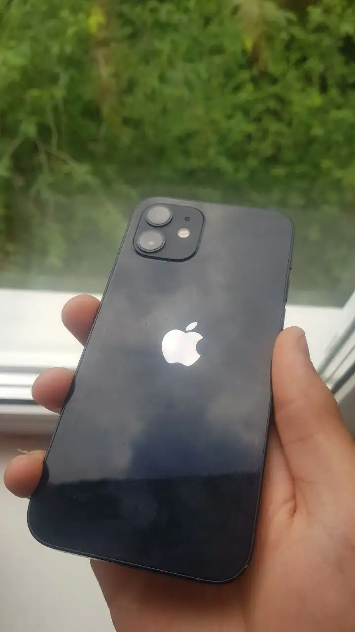 iPhone 12 64GB с пятном на дисплее - Смартфоны (Электроника) в Пермь