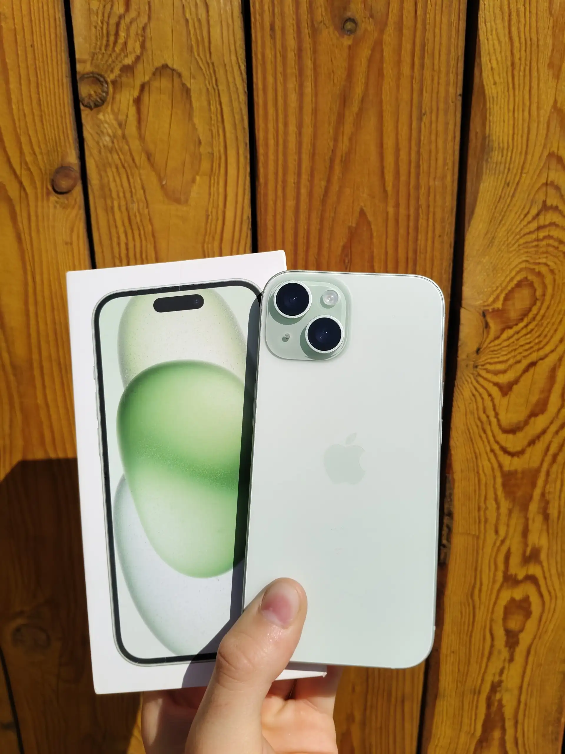Продам iPhone 15 6/128 ГБ зеленый - Смартфоны и гаджеты (Электроника) в Добрянка