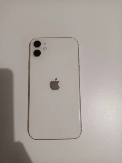 iPhone 11 64GB в отличном состоянии - Барахолка в Пермь