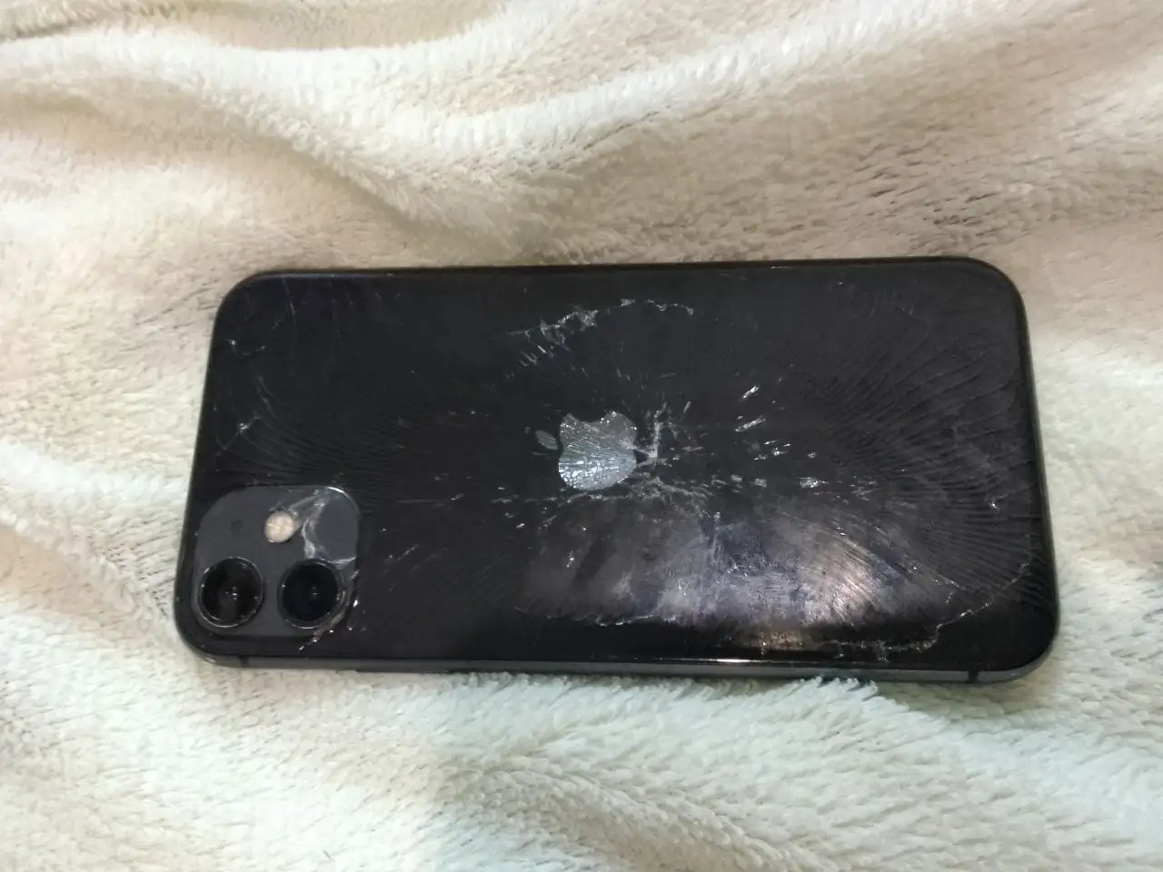 Продам iPhone 11 на запчасти - Смартфоны (Электроника) в Пермь