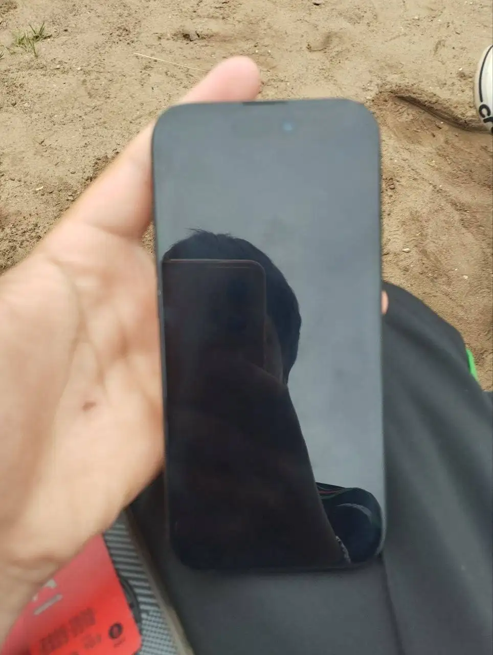 iPhone 15 с разбитой задней крышкой - Электроника в Пермь