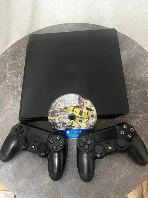 PS4 Slim 500 GB с подпиской и двумя геймпадами - Мобильные телефоны и аксессуары в Пермь