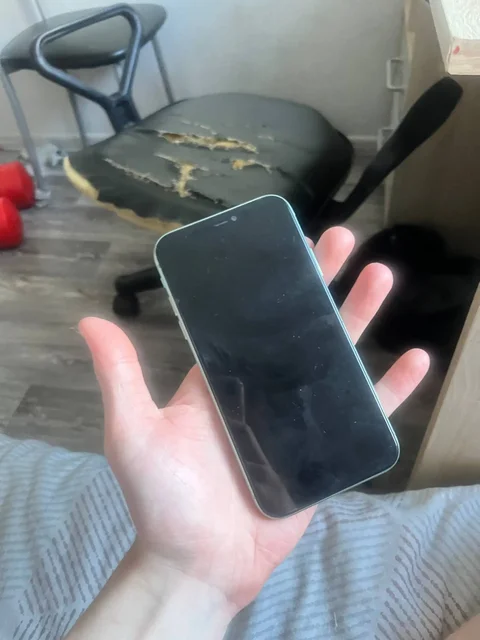 iPhone 11 на запчасти или восстановление - Мобильные телефоны и аксессуары в Пермь