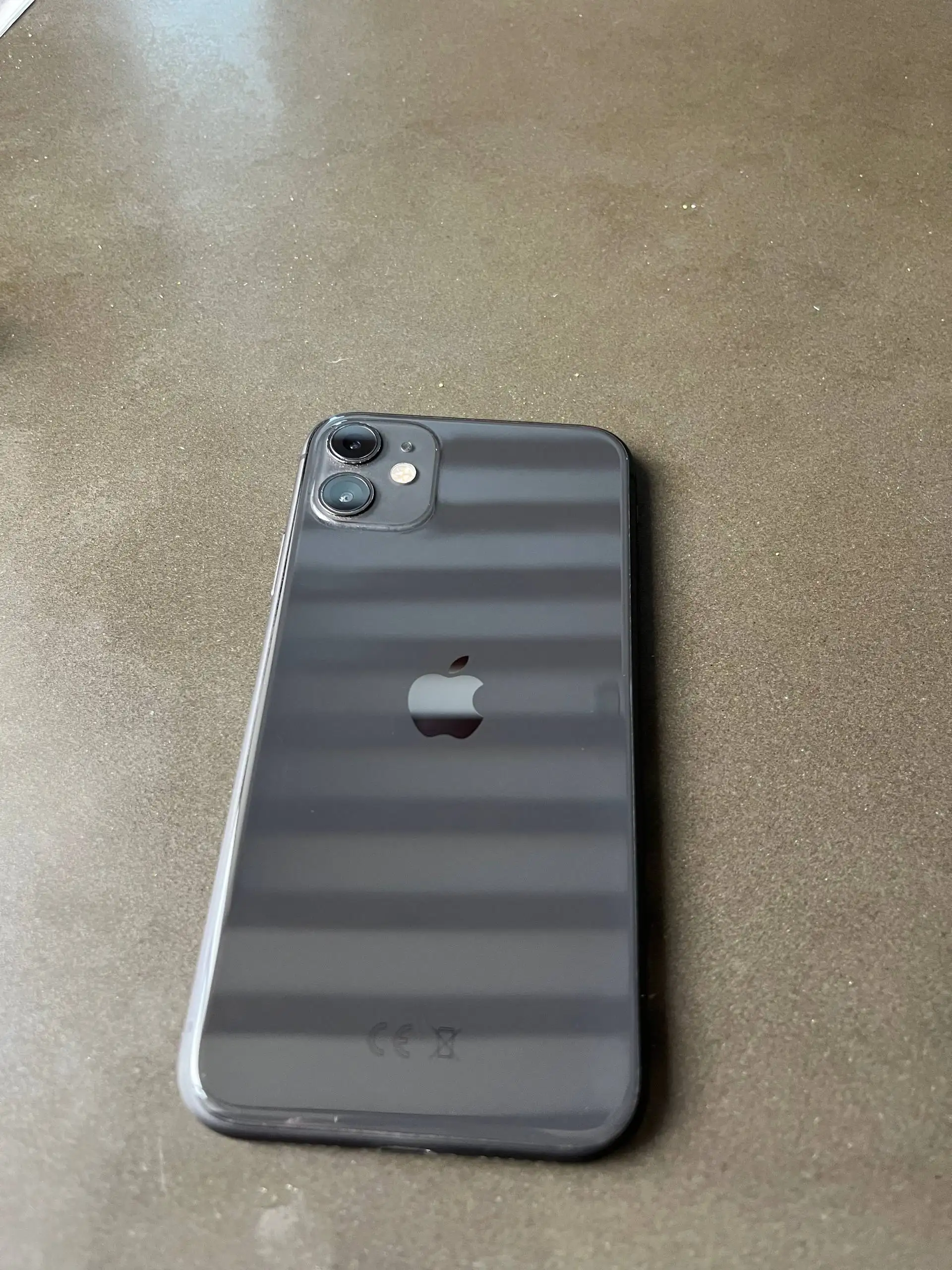 iPhone 11 64GB Хорошее Состояние - Смартфоны и гаджеты (Электроника) в Пермь