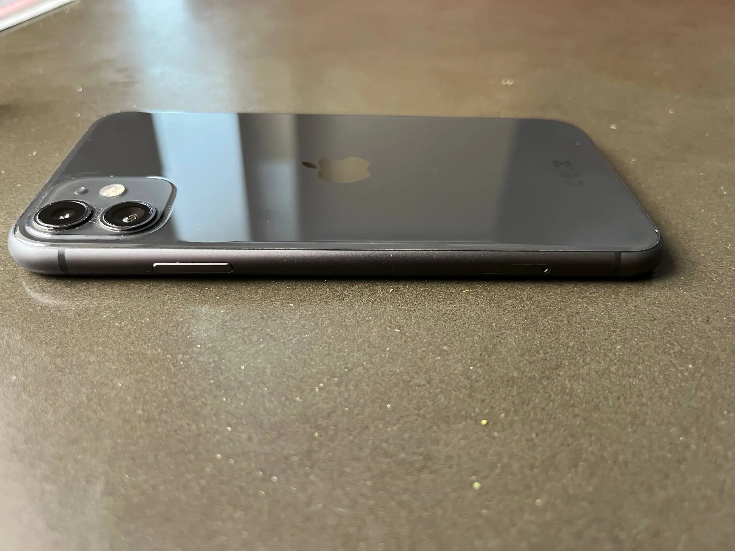 iPhone 11 64GB Хорошее Состояние - Смартфоны и гаджеты (Электроника) в Пермь