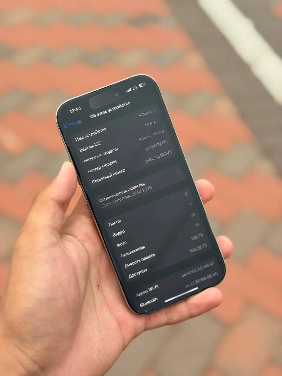Продам iPhone 16 Pro 128GB Natural Titanium - Мобильные телефоны (Электроника) в Пермь