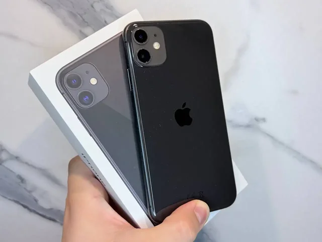 iPhone 11 64GB - Чехлы и пленки в Пермь