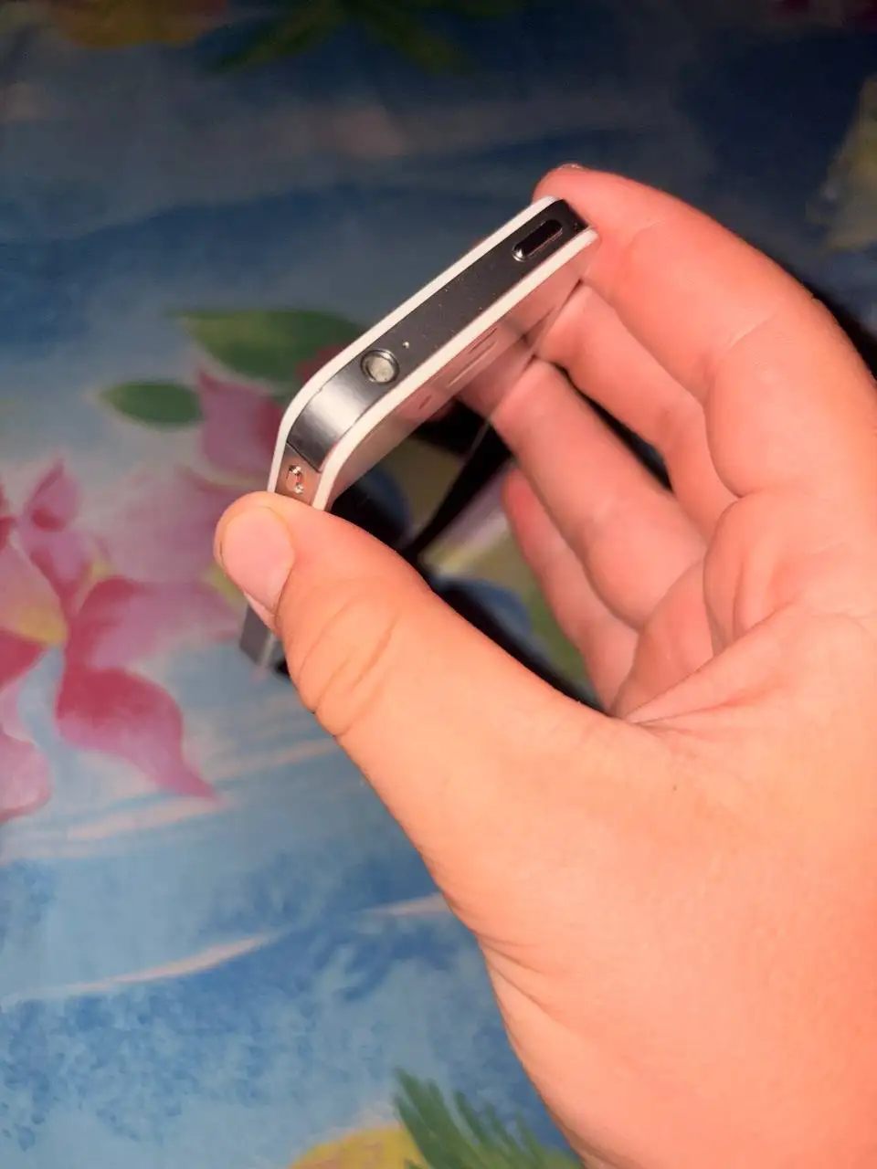 Обменяю iPhone 4S 8 ГБ в идеале - Смартфоны и аксессуары (Электроника) в Пермь