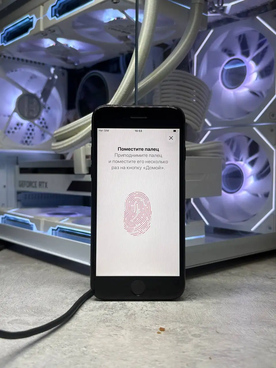 iPhone SE 2020 64GB, скол на задней панели - Смартфоны (Электроника) в Пермь