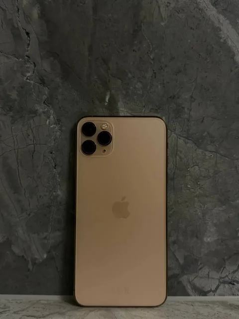 iPhone 11 Pro Max, Gold, ~идеал, оригинальный дисплей - Телефоны и смартфоны в Пермь