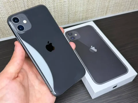 iPhone 11 64GB в удовлетворительном состоянии - Телефоны и смартфоны в Пермь