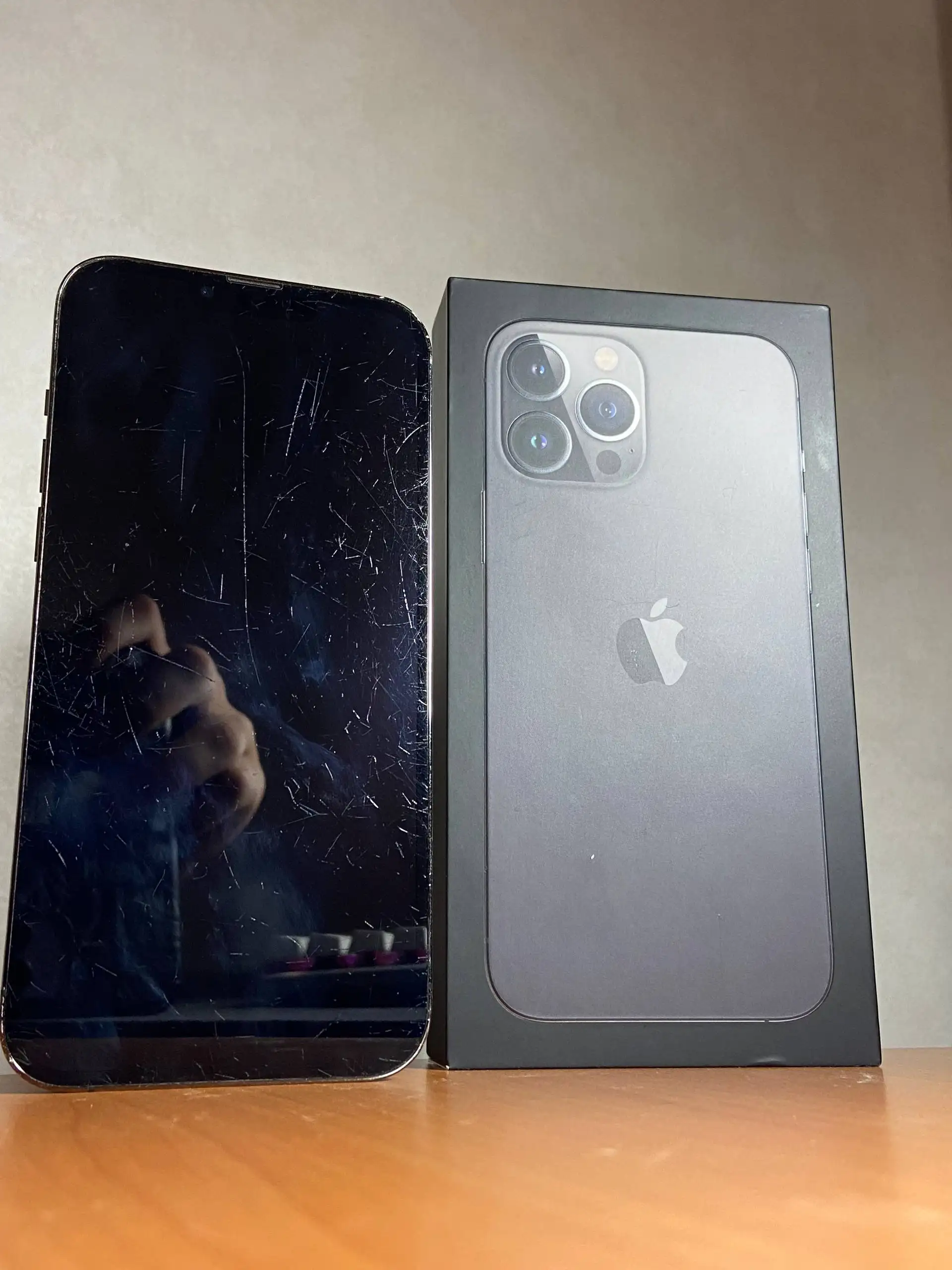 iPhone 13 Pro Max 256GB с царапинами - Смартфоны (Электроника) в Пермь