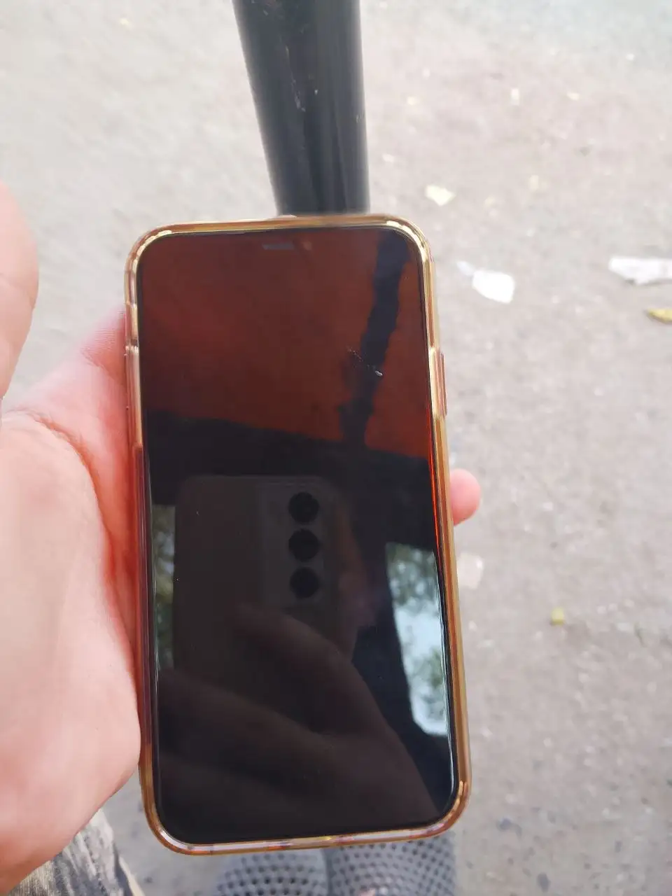 Обмен iPhone на 64 ГБ с полосами на экране - Телефоны (Электроника) в Пермь