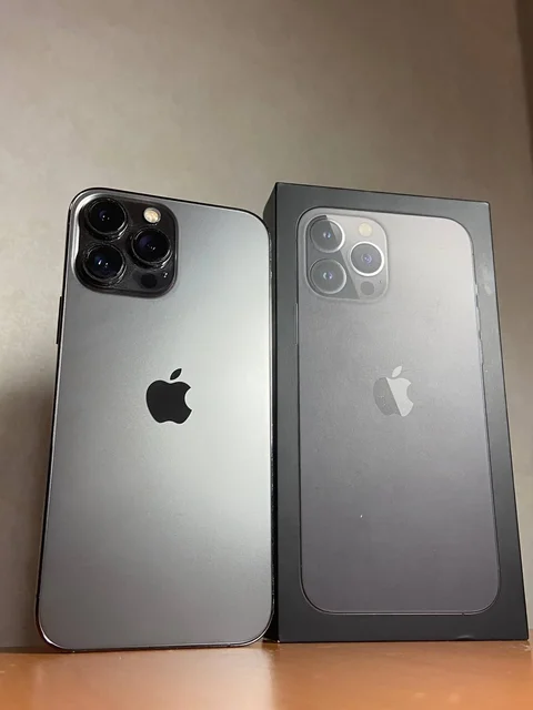 iPhone 13 Pro Max 256GB с царапинами на экране - Телефоны и смартфоны в Пермь