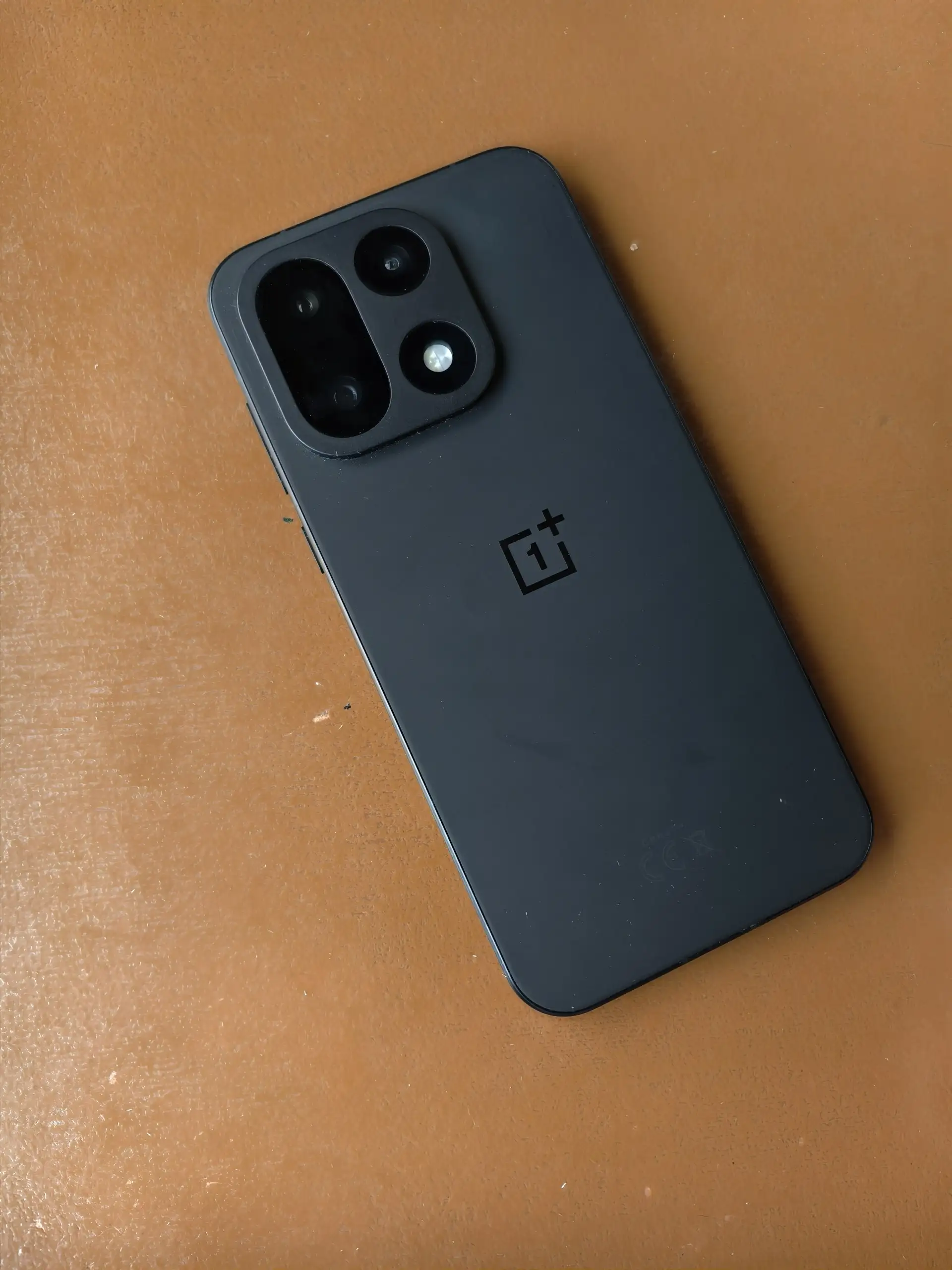 Продам OnePlus 15 256 ГБ - Мобильные телефоны (Электроника) в Пермь