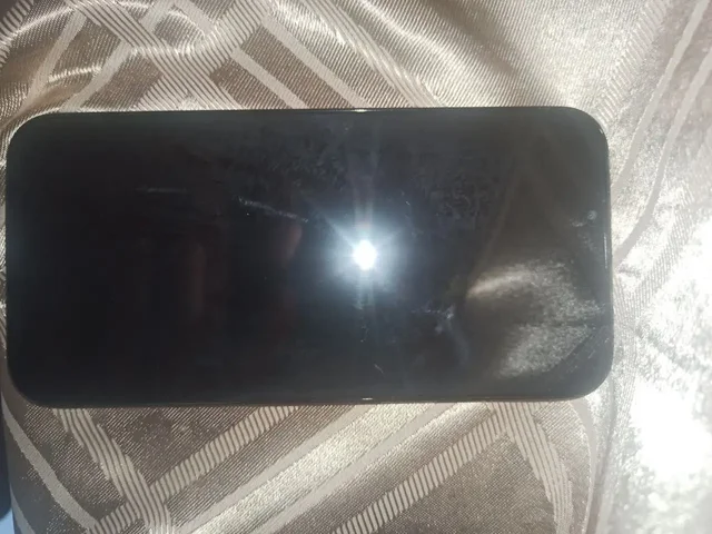 Продам iPhone 13 Pro Max (замена дисплея на копию) - Смарт-часы в Пермь