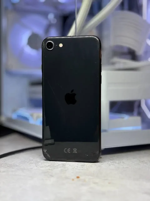 iPhone SE 2020, 64GB, черный, состояние 7/10 - Электроника в Пермь