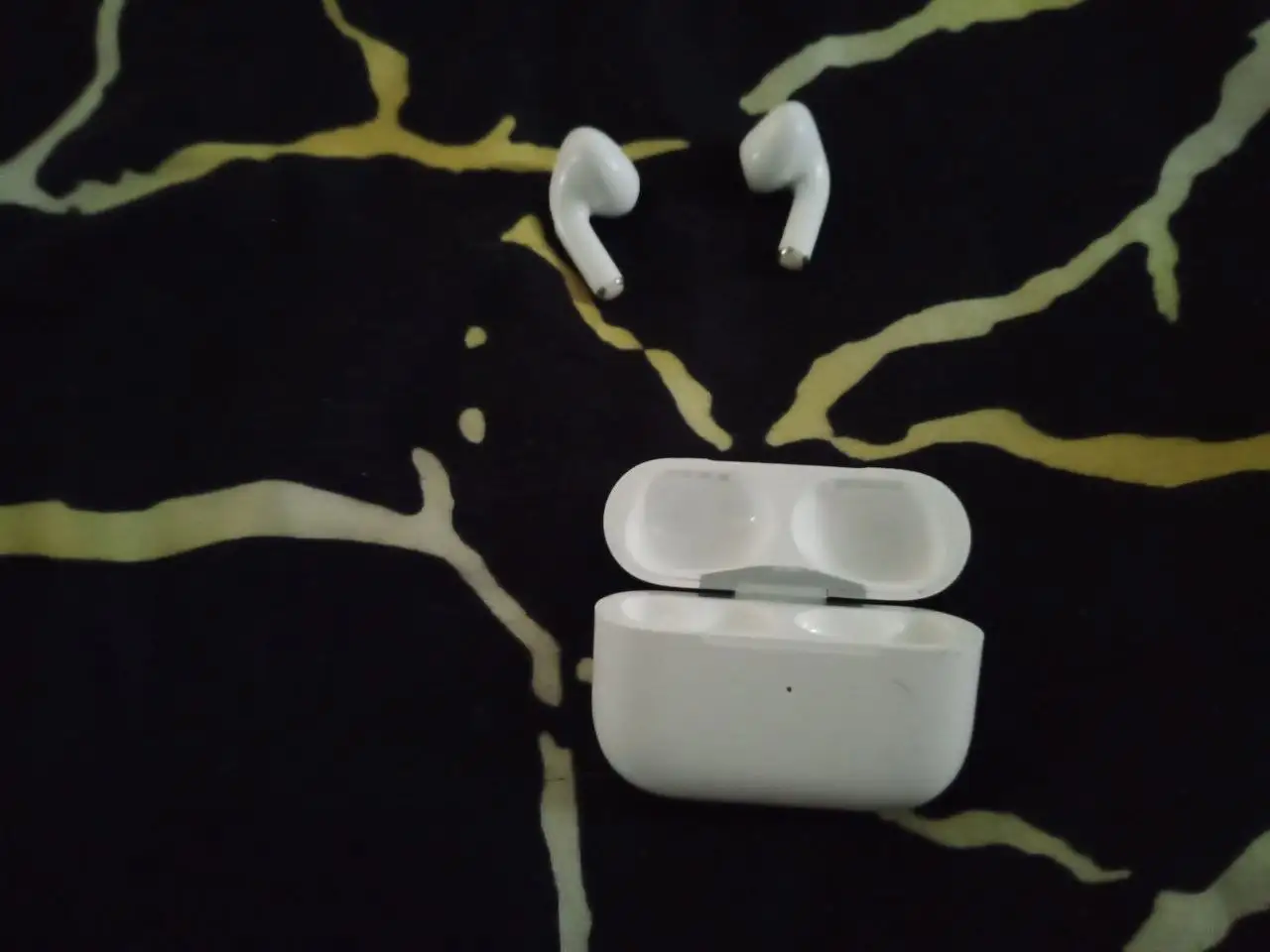 Продаю Apple Watch и AirPods - Электроника в Неизвестно