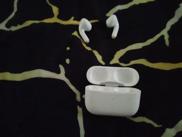 Продаю Apple Watch и AirPods - Смартфоны и телефоны в Неизвестно
