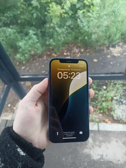 iPhone 12 на 64 ГБ, АКБ 77% - Смарт-часы в Пермь
