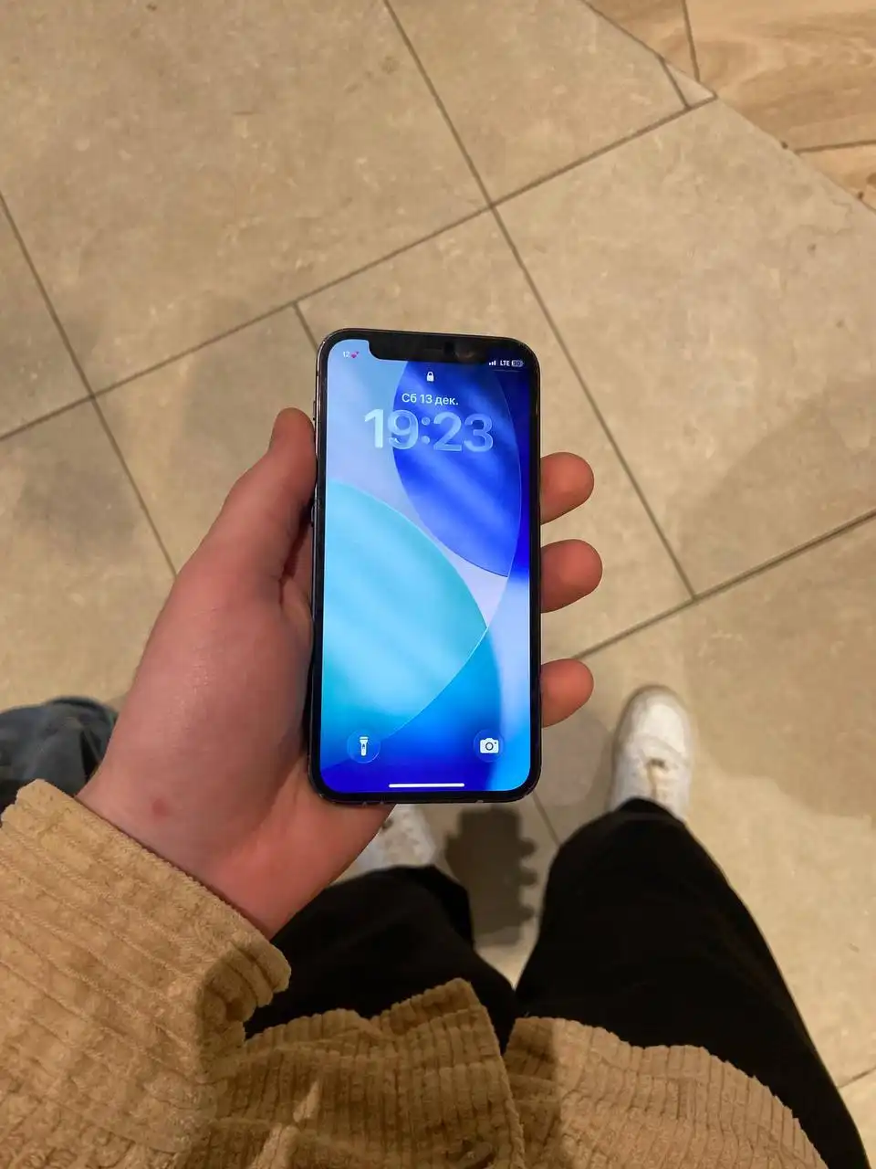 Apple iPhone с незначительным дефектом