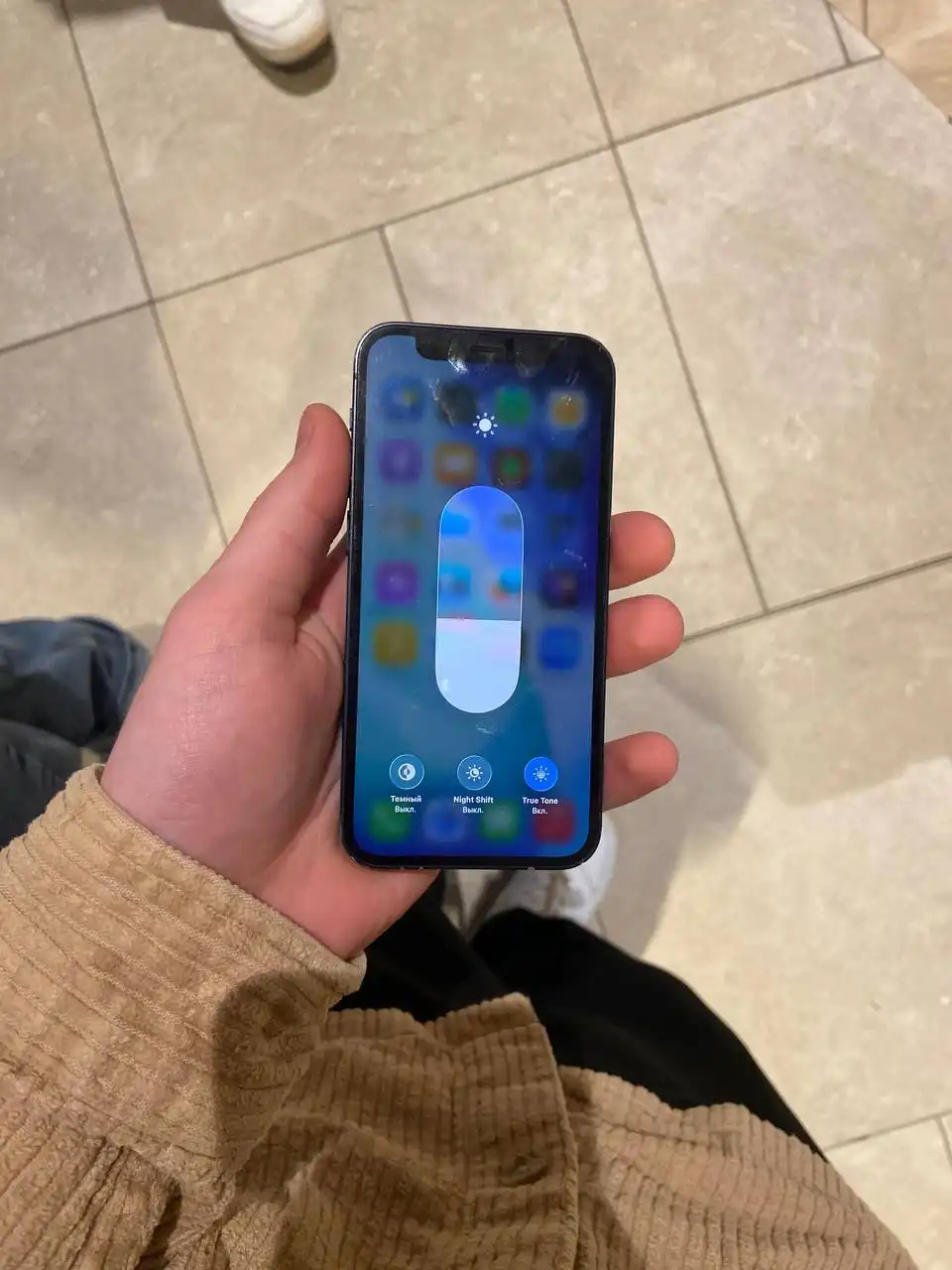 Apple iPhone с незначительным дефектом