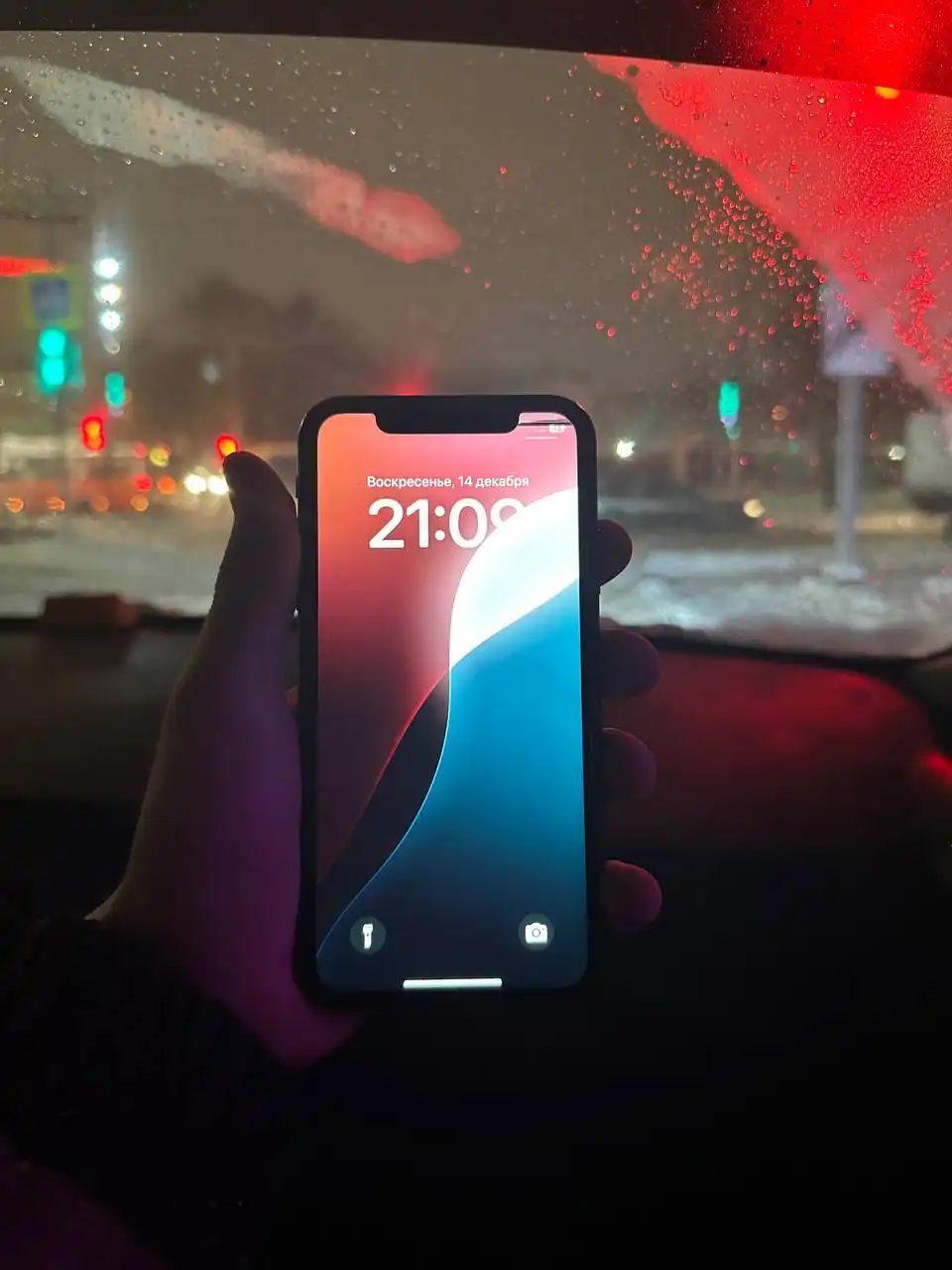 Продам iPhone с коробкой в Перми