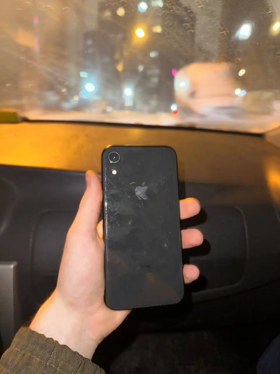 Продам iPhone с коробкой в Перми