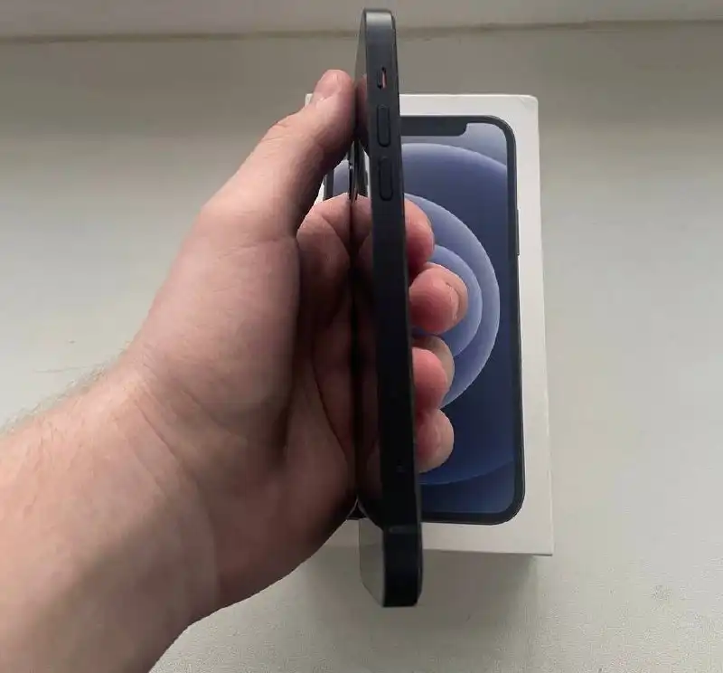 Продам iPhone 12 128GB Black