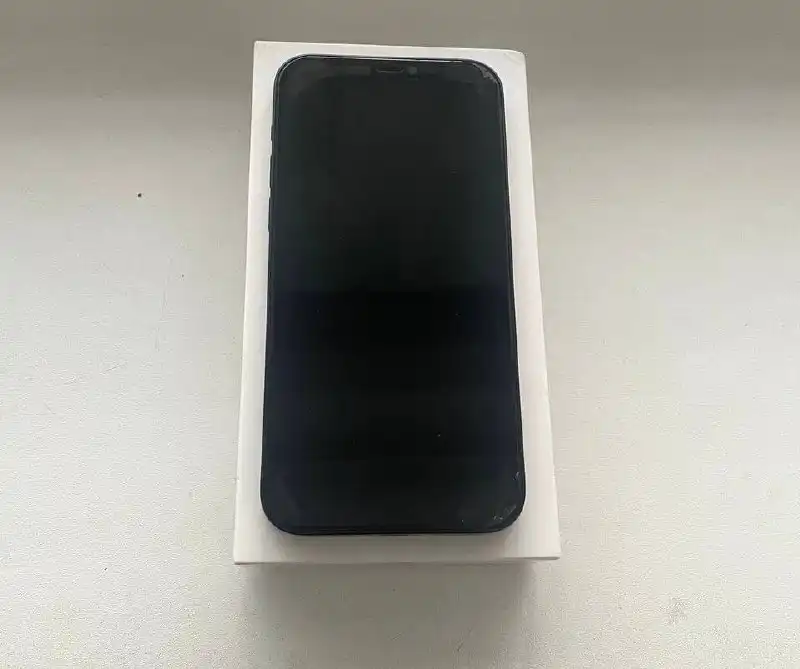Продам iPhone 12 128GB Black