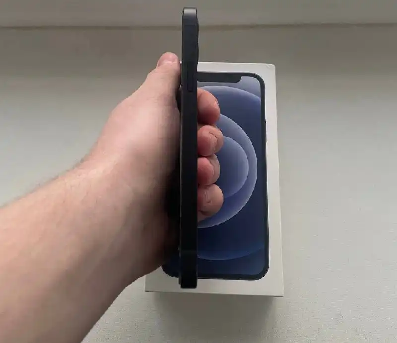 Продам iPhone 12 128GB Black