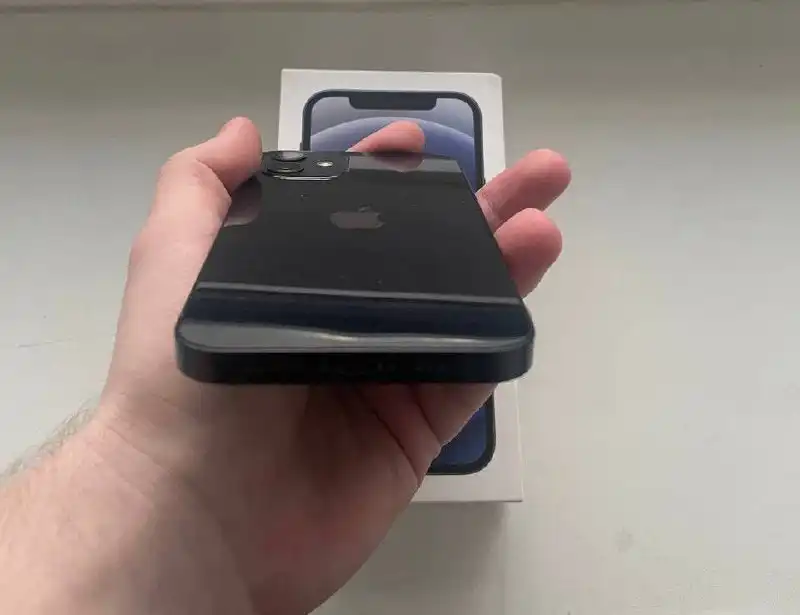 Продам iPhone 12 128GB Black