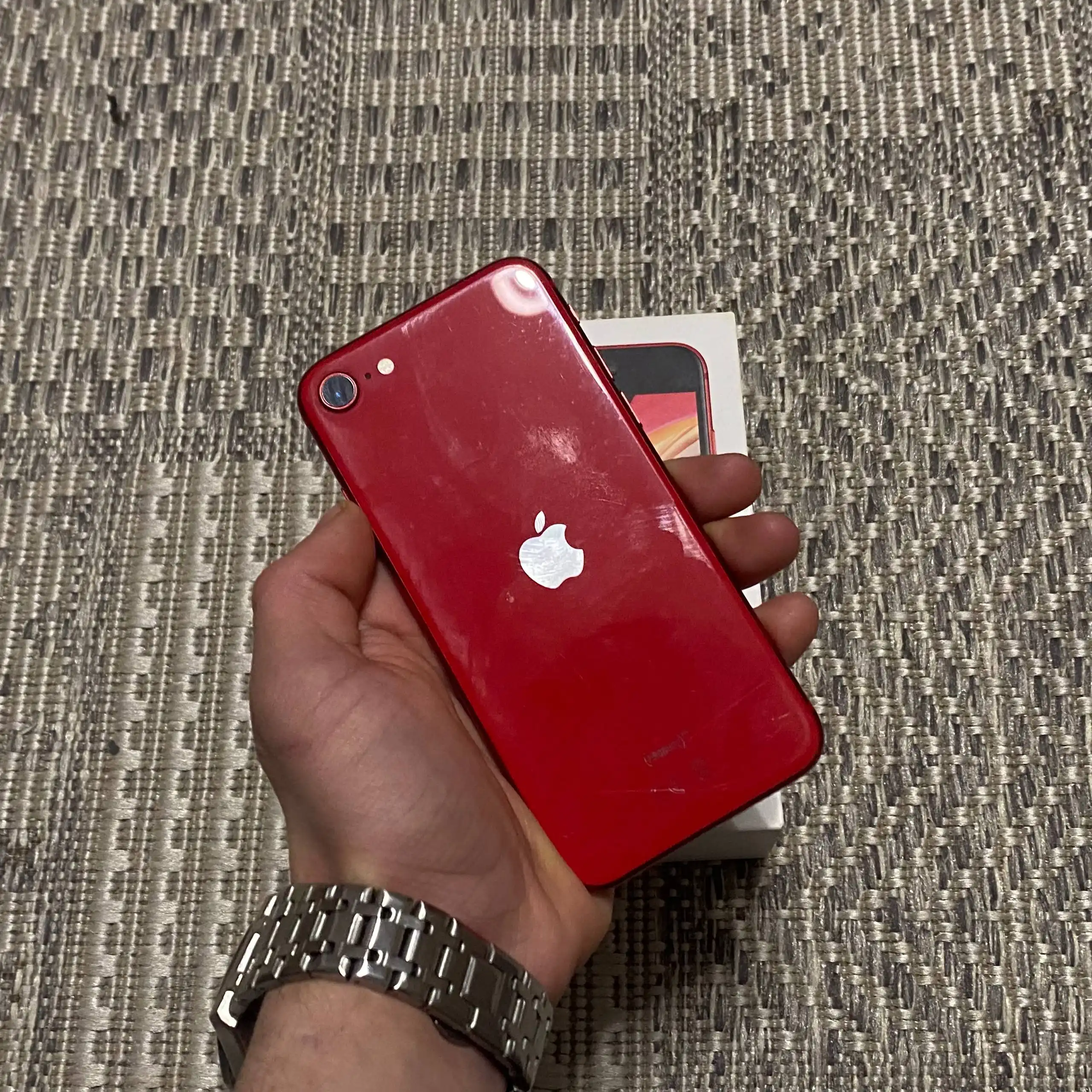Apple iPhone 11 Pro/64 и SE 2020/64