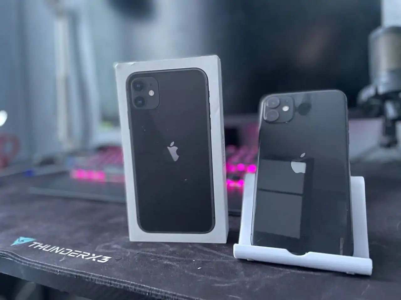 Продается iPhone 11 64GB черный