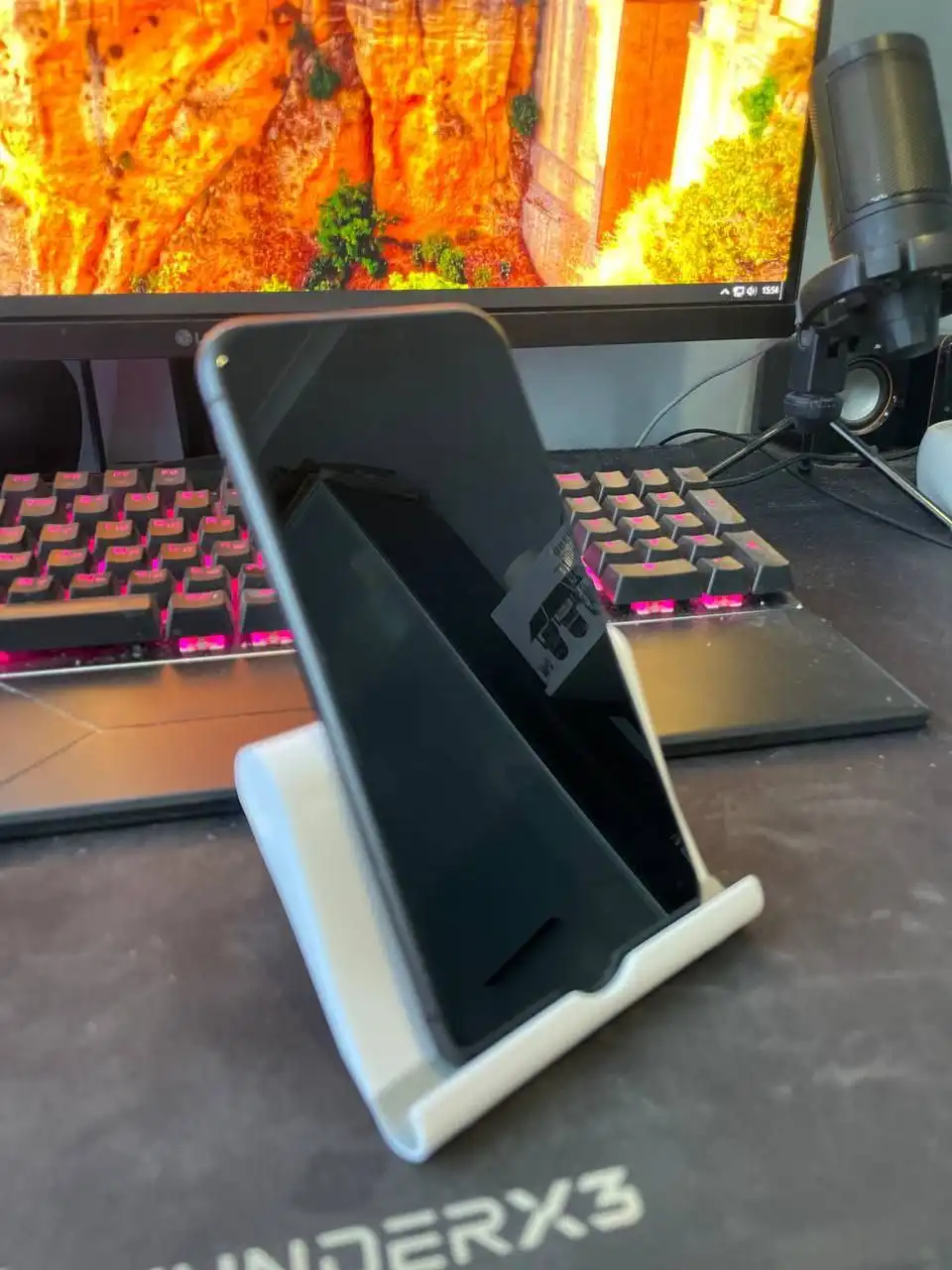 Продается iPhone 11 64GB черный