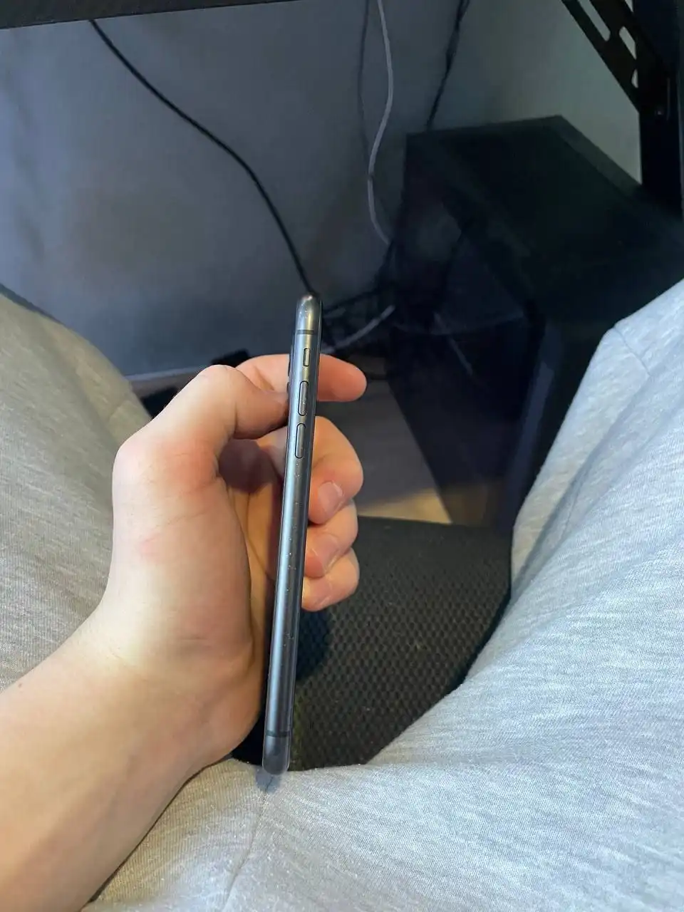 Продается iPhone 11 64GB черный