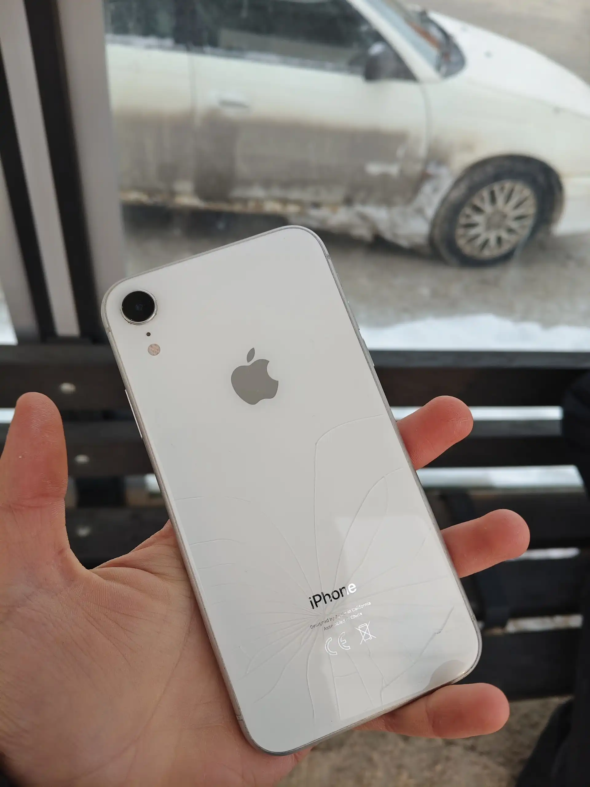 Продам iPhone XR 64GB с дефектами