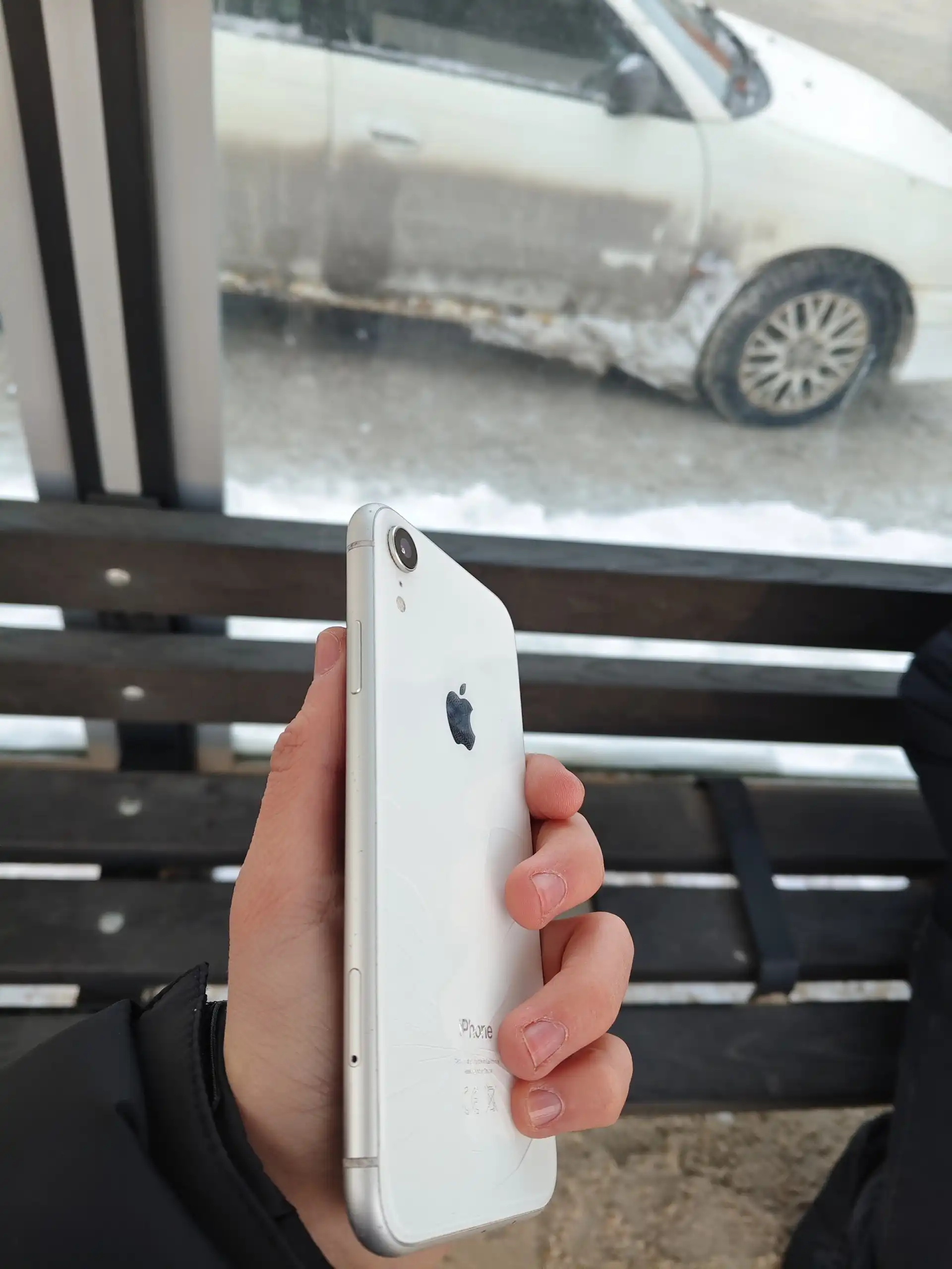 Продам iPhone XR 64GB с дефектами