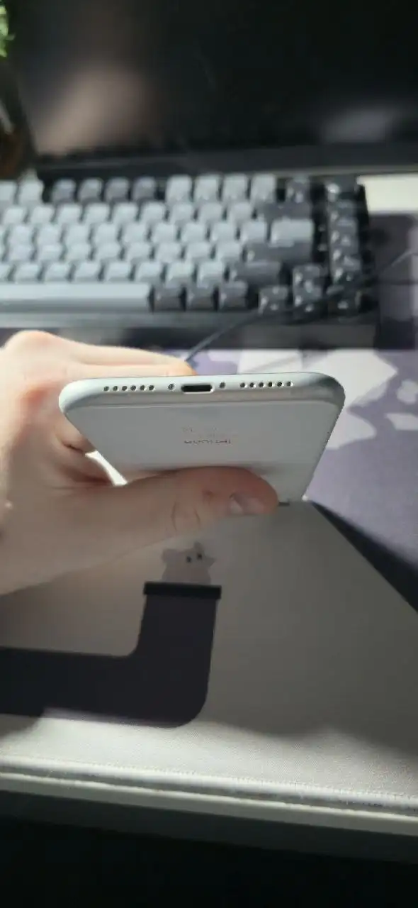 Apple iPhone 64гб с трещиной на дисплее