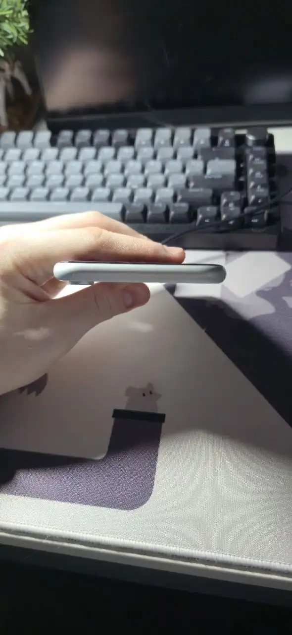 Apple iPhone 64гб с трещиной на дисплее