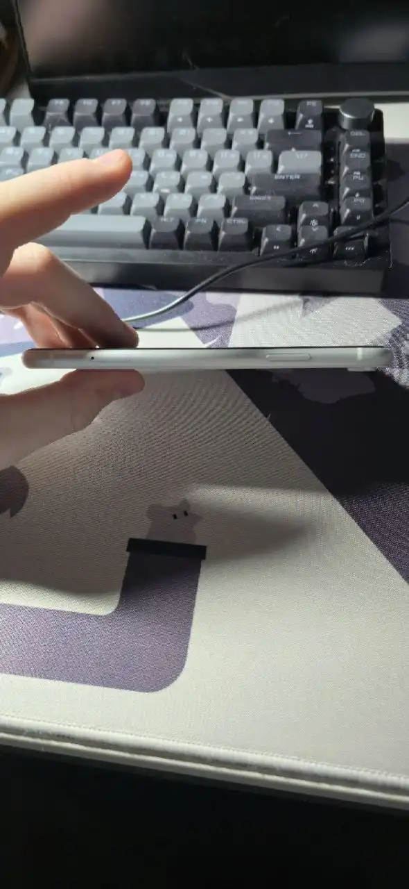 Apple iPhone 64гб с трещиной на дисплее