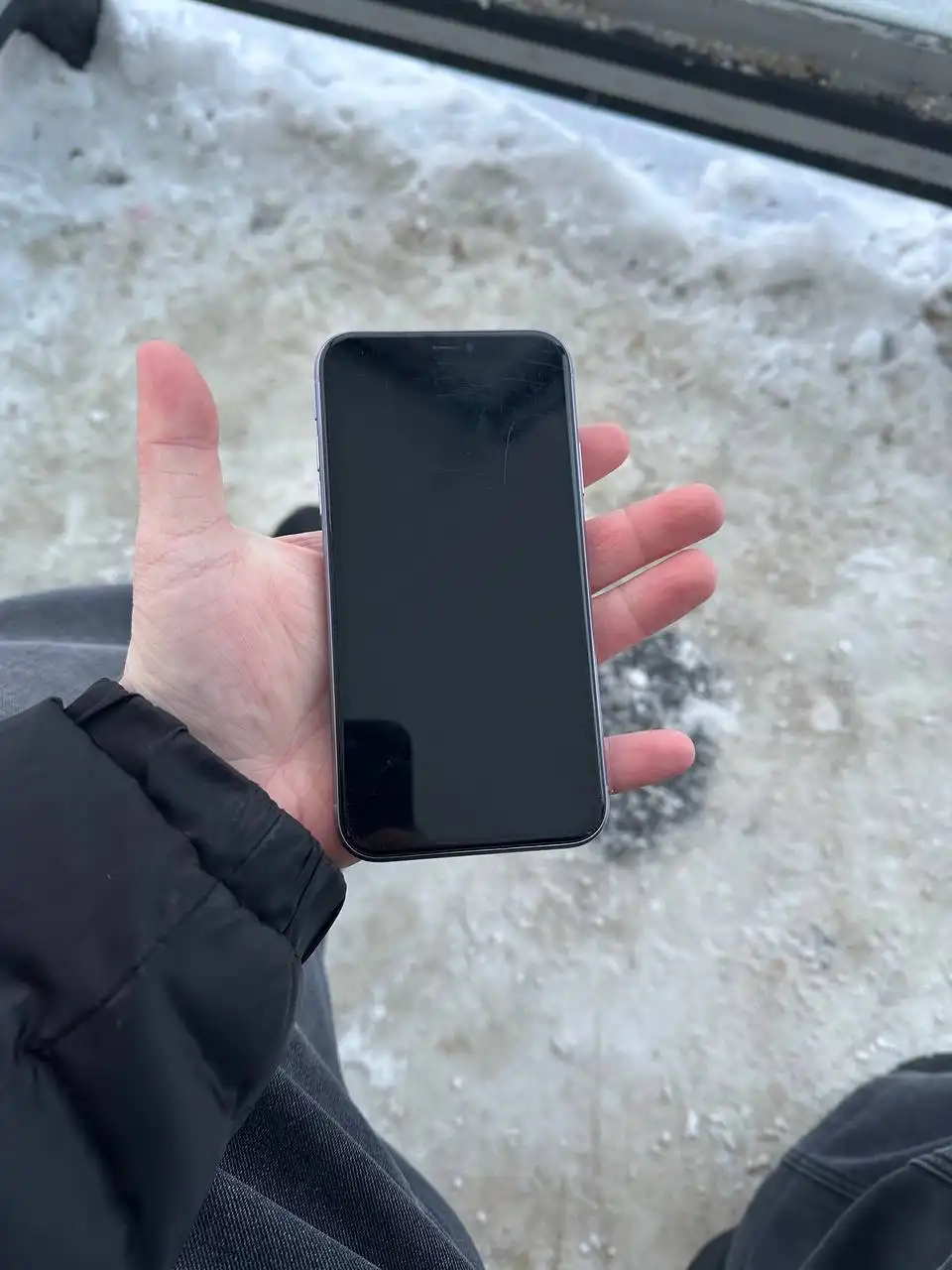 Продажа iPhone 11 64 Гб с поврежденным экраном - Смартфоны (Электроника) в Пермь